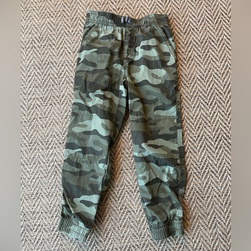 Carter’s boys size 5 camouflage jogger pants